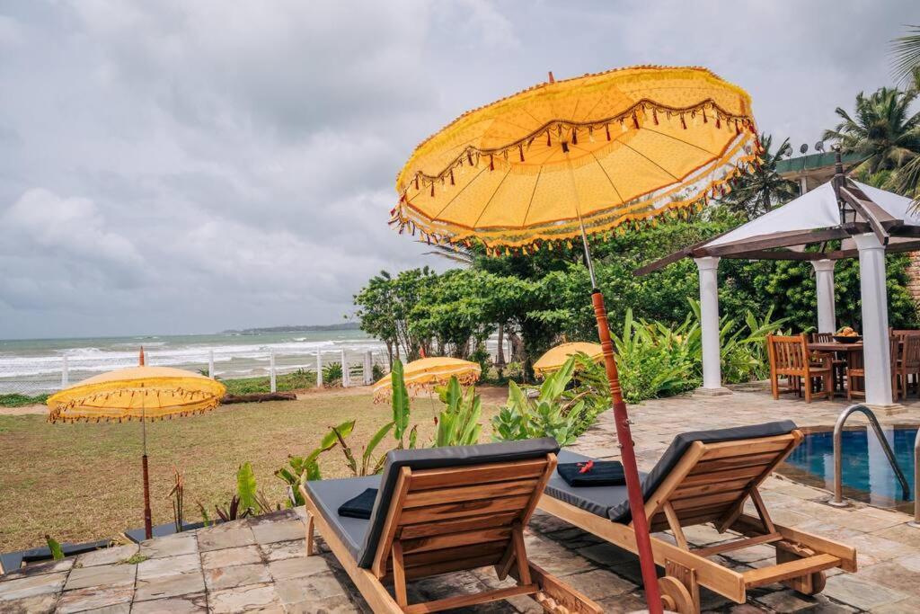 Santi Beach House With Pool & Beach 웰리가마 외부 사진