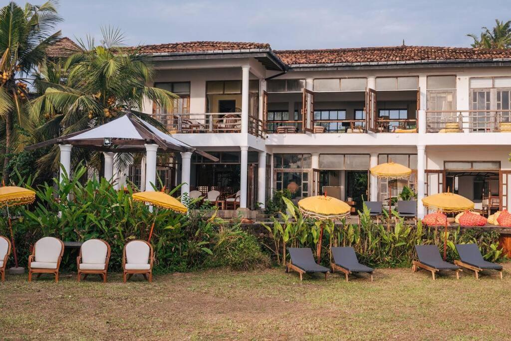 Santi Beach House With Pool & Beach 웰리가마 외부 사진
