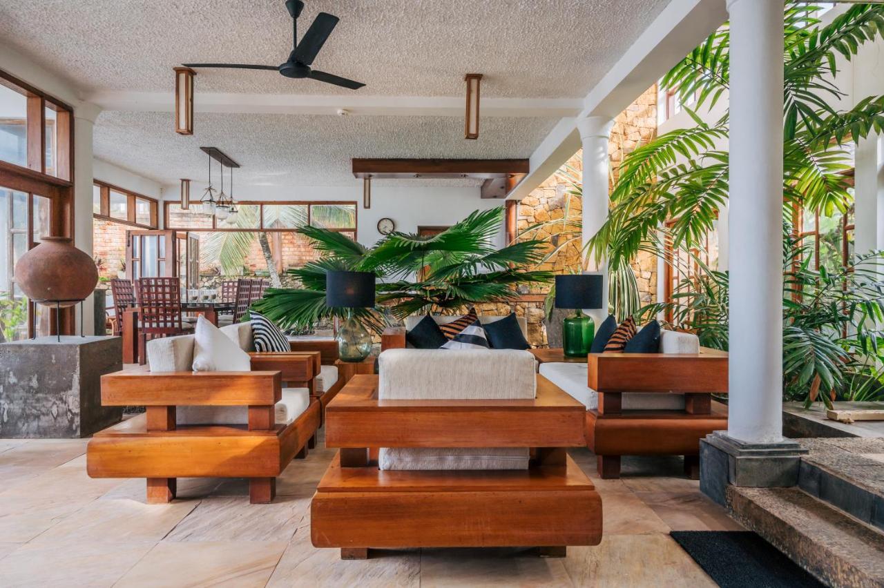 Santi Beach House With Pool & Beach 웰리가마 외부 사진