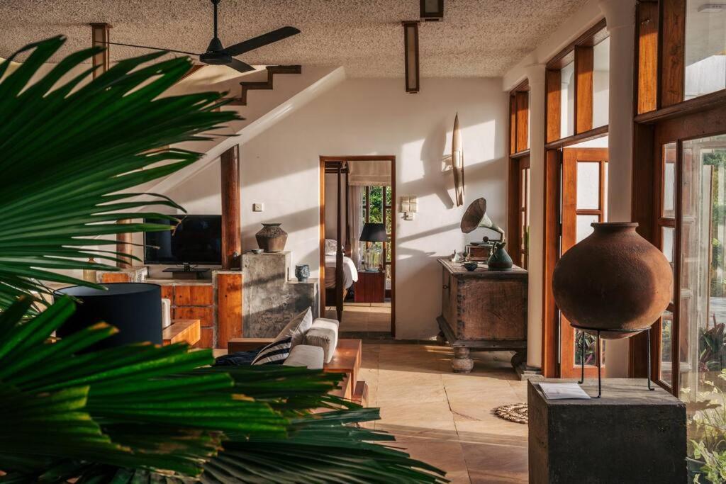 Santi Beach House With Pool & Beach 웰리가마 외부 사진