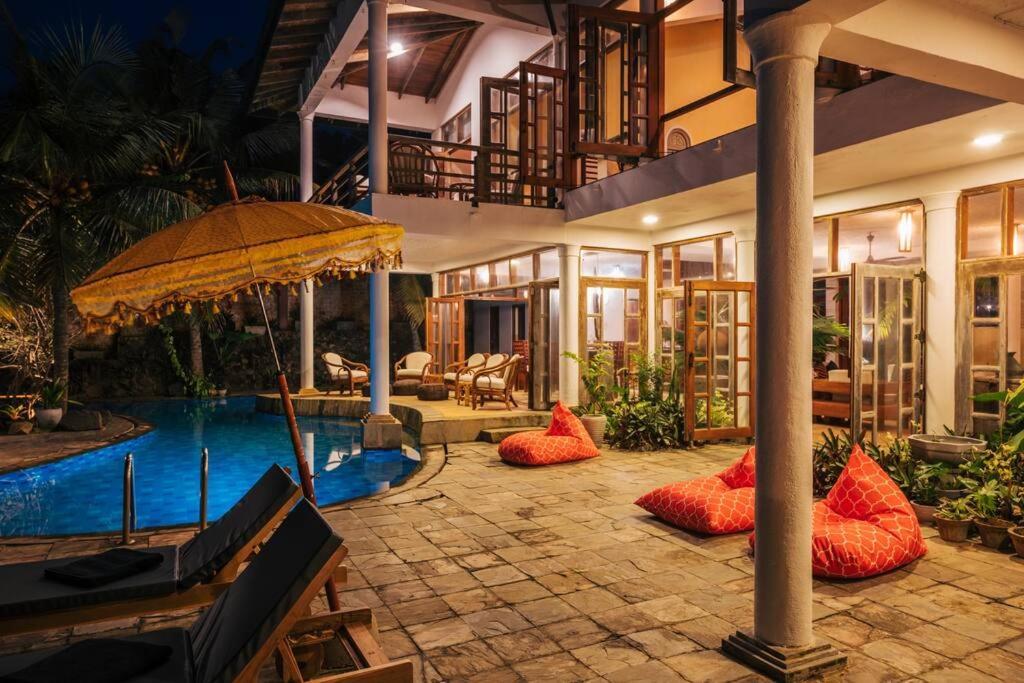 Santi Beach House With Pool & Beach 웰리가마 외부 사진