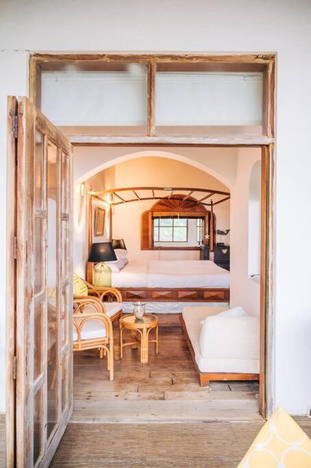 Santi Beach House With Pool & Beach 웰리가마 외부 사진