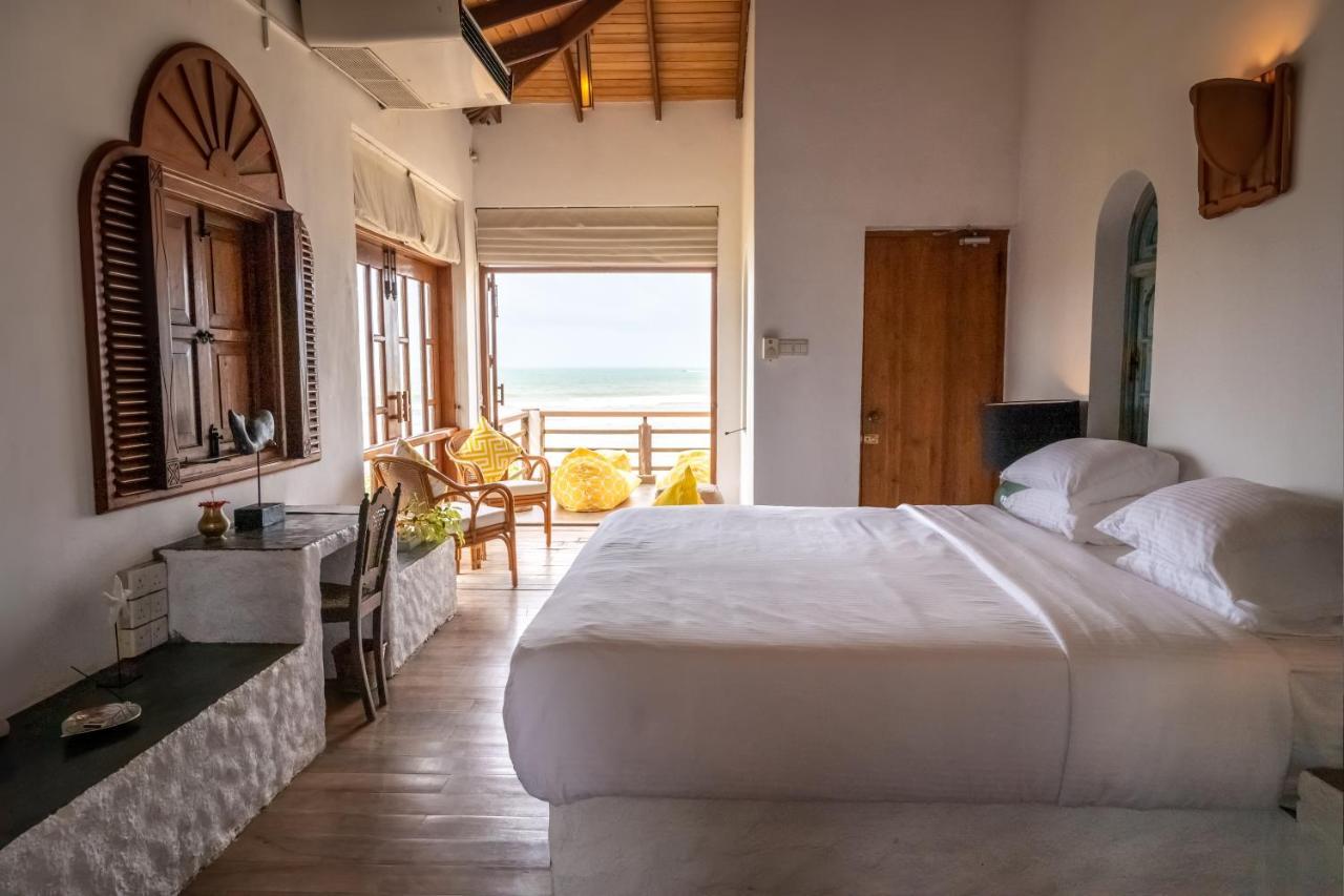 Santi Beach House With Pool & Beach 웰리가마 외부 사진