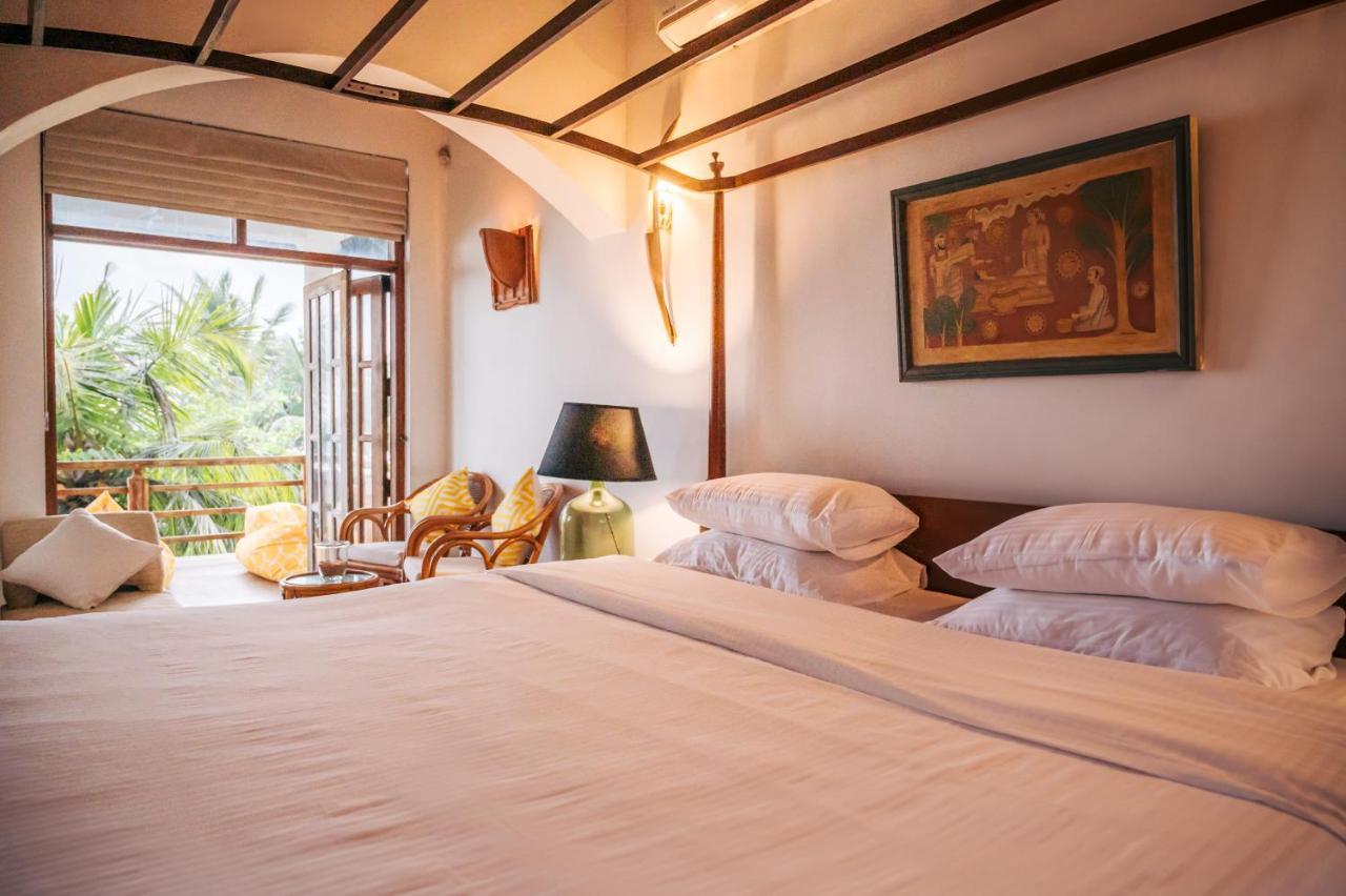 Santi Beach House With Pool & Beach 웰리가마 외부 사진