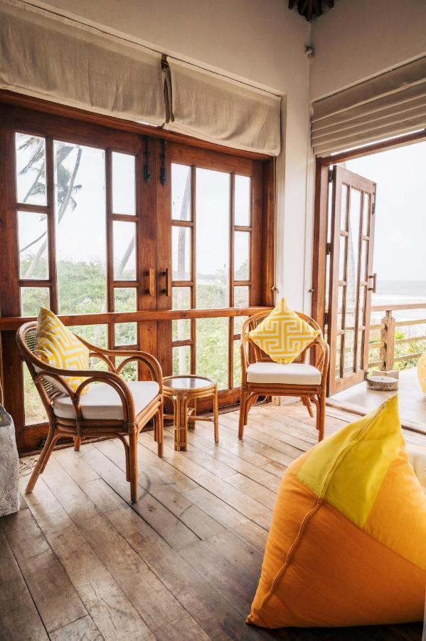 Santi Beach House With Pool & Beach 웰리가마 외부 사진