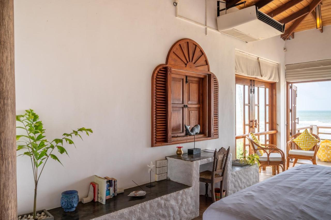 Santi Beach House With Pool & Beach 웰리가마 외부 사진