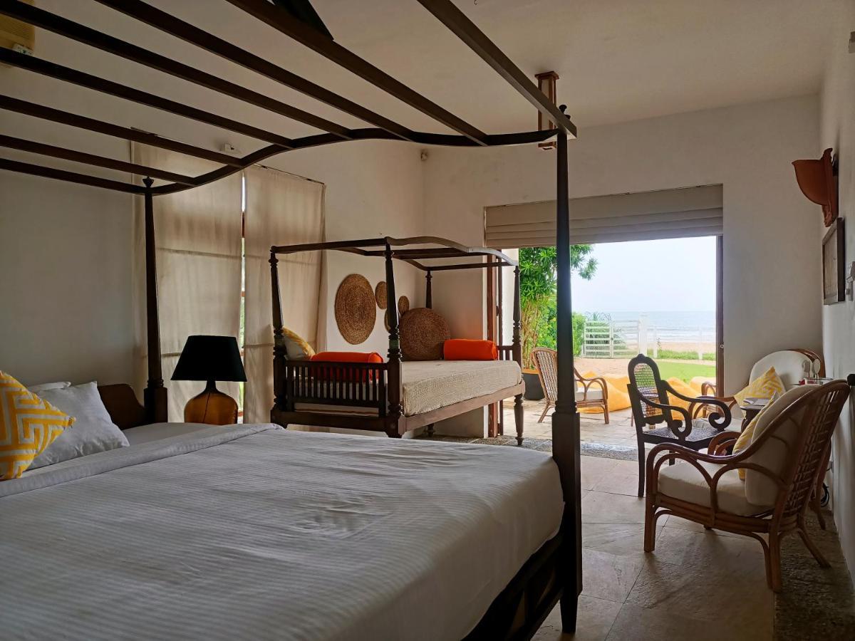 Santi Beach House With Pool & Beach 웰리가마 외부 사진