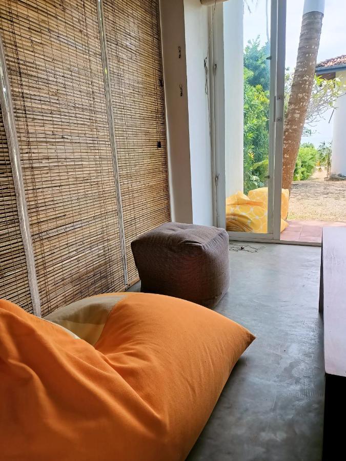 Santi Beach House With Pool & Beach 웰리가마 외부 사진